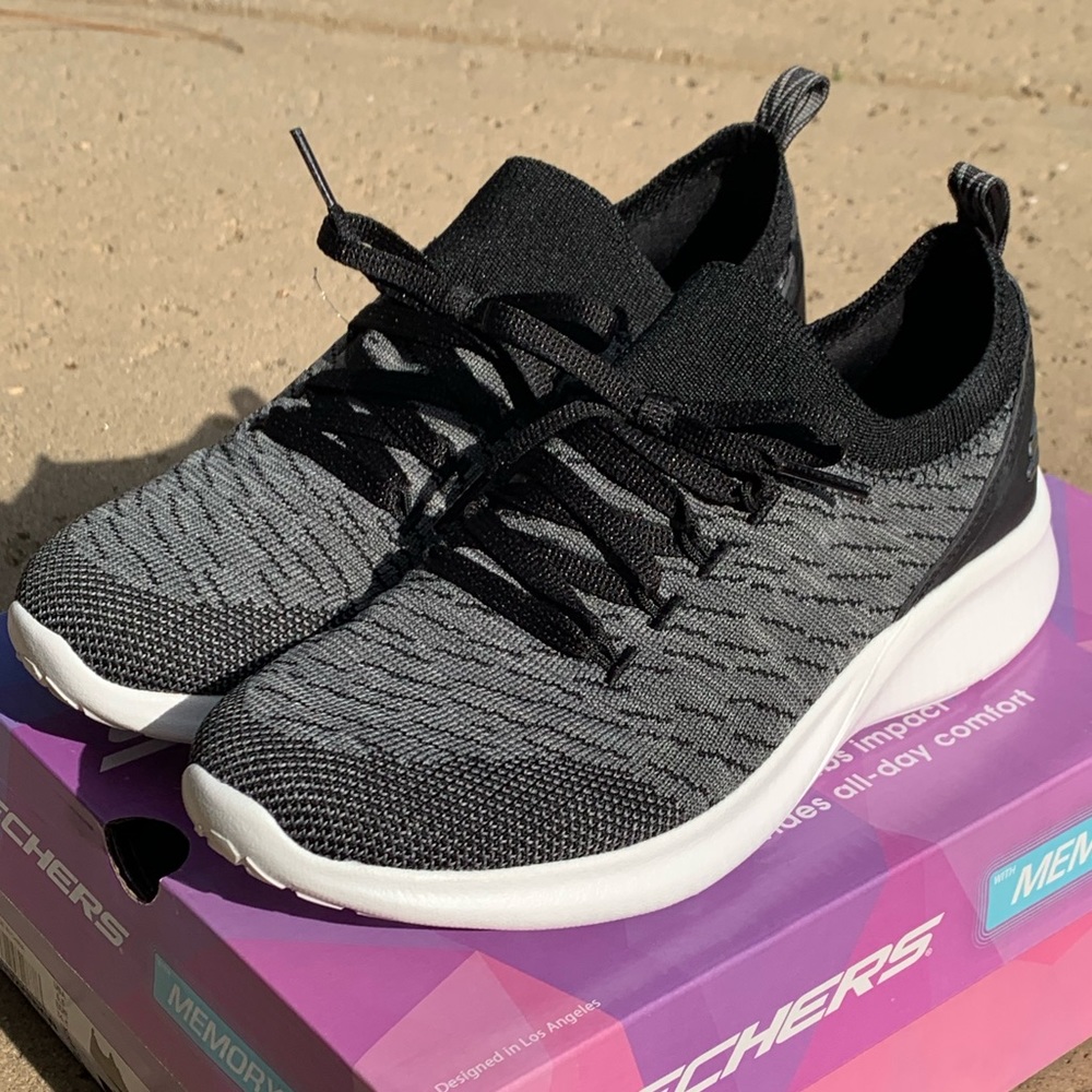 Women’s Skechers Size 6.5